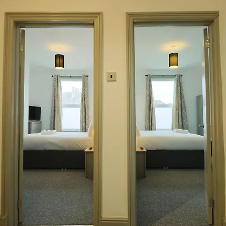 Winchester Two Bedroom In Brislington 아파트