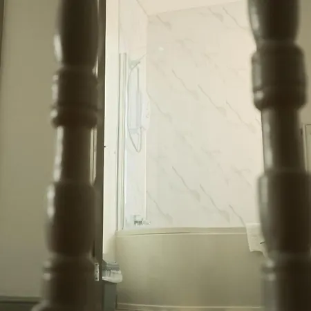 아파트 Winchester Two Bedroom In Brislington