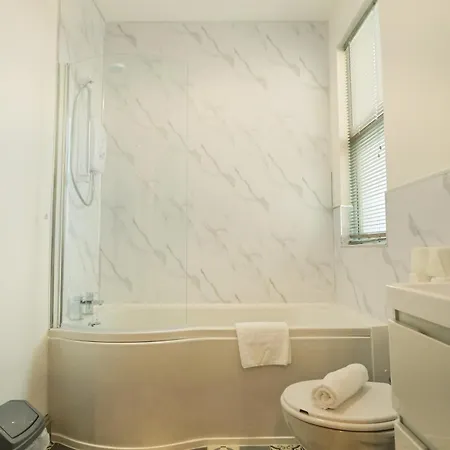 Winchester Two Bedroom In Brislington Apartment
