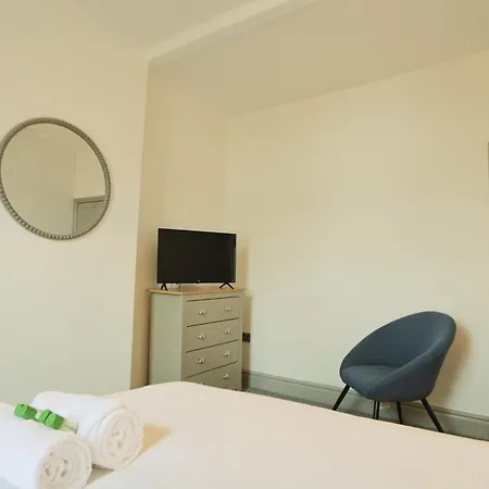 Апартаменты Winchester Two Bedroom In Brislington