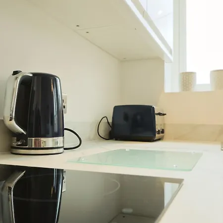Winchester Two Bedroom In Brislington * Бристоль